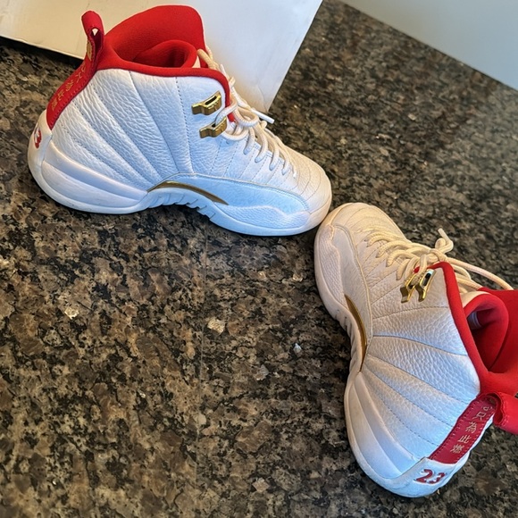 Air Jordan 12 Retro jumpman Two Trey EUC 5.5Y - Picture 17 of 17